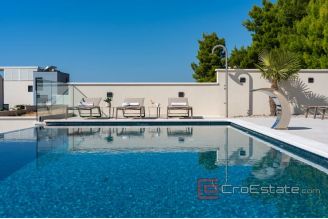 016 2022 370 near split villa with sea view for sale