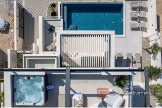 016 2022 370 near split villa with sea view for sale