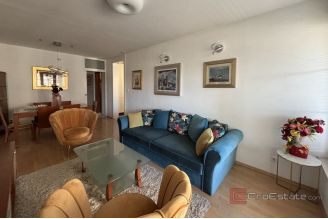 016 2035 143 Split Comfortable three bedroom apartment for sale
