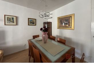 016 2035 143 Split Comfortable three bedroom apartment for sale