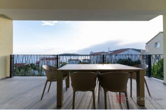 001 2022 393 Rogoznica One bedroom apartment with a sea view for sale