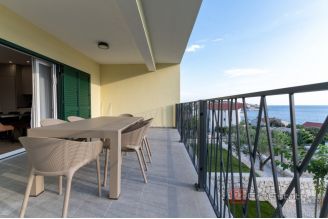 010 2022 393 Rogoznica One bedroom apartment with a sea view for sale