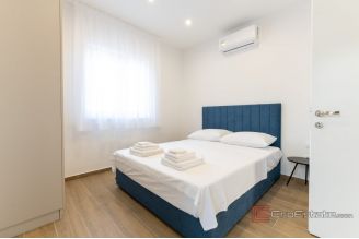 010 2022 393 Rogoznica One bedroom apartment with a sea view for sale