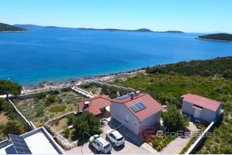 001 2021 376 trogir house first row to the sea for sale