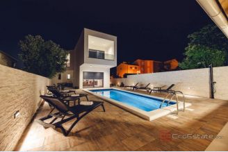 001 2044 03 Vodice Villa with pool for sale