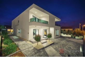 020 2044 03 Vodice Villa with pool for sale