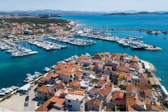001 2044 11 Vodice Stone house with rooftop terrace and jacuzzi for sale