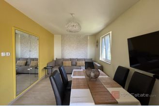 001 2035 151 Ciovo Family house near the sea for sale