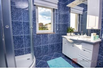 014 2048 04 Split area Apartment house with sea view for sale