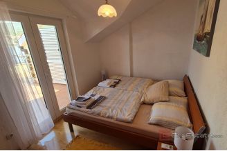 013 2047 08 Trogir House in the first row to the sea for sale