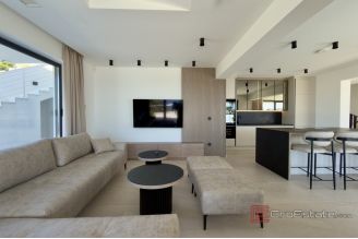 020 2038 85 makarska villa with pool and sea view for sale