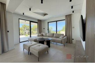 020 2038 85 makarska villa with pool and sea view for sale