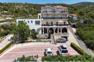 001 2044 20 Primosten Apartment house for sale