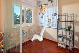 020 2045 16 Split Bacvice Unique villa with pool near the sea for sale