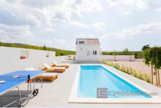 001 2048 15 near split villa with pool for sale