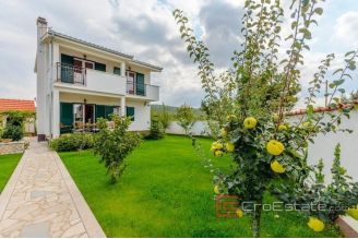 017 2048 15 near split villa with pool for sale