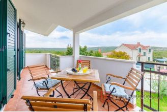 017 2048 15 near split villa with pool for sale