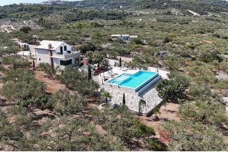 020 2046 18 Brac Two storey house with pool and a sea view for sale
