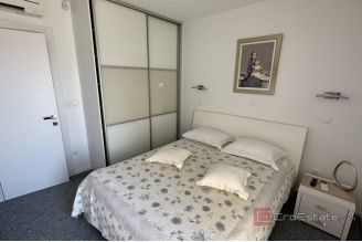 016 2045 27 Split Dragovode Spacious penthouse with a sea view for sale