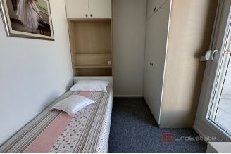 016 2045 27 Split Dragovode Spacious penthouse with a sea view for sale