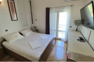013 2047 19 Makarska Apartment with a sea view for sale