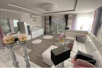 014 2044 29 Split area Three story house with a sea view for sale