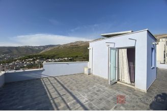 014 2044 29 Split area Three story house with a sea view for sale