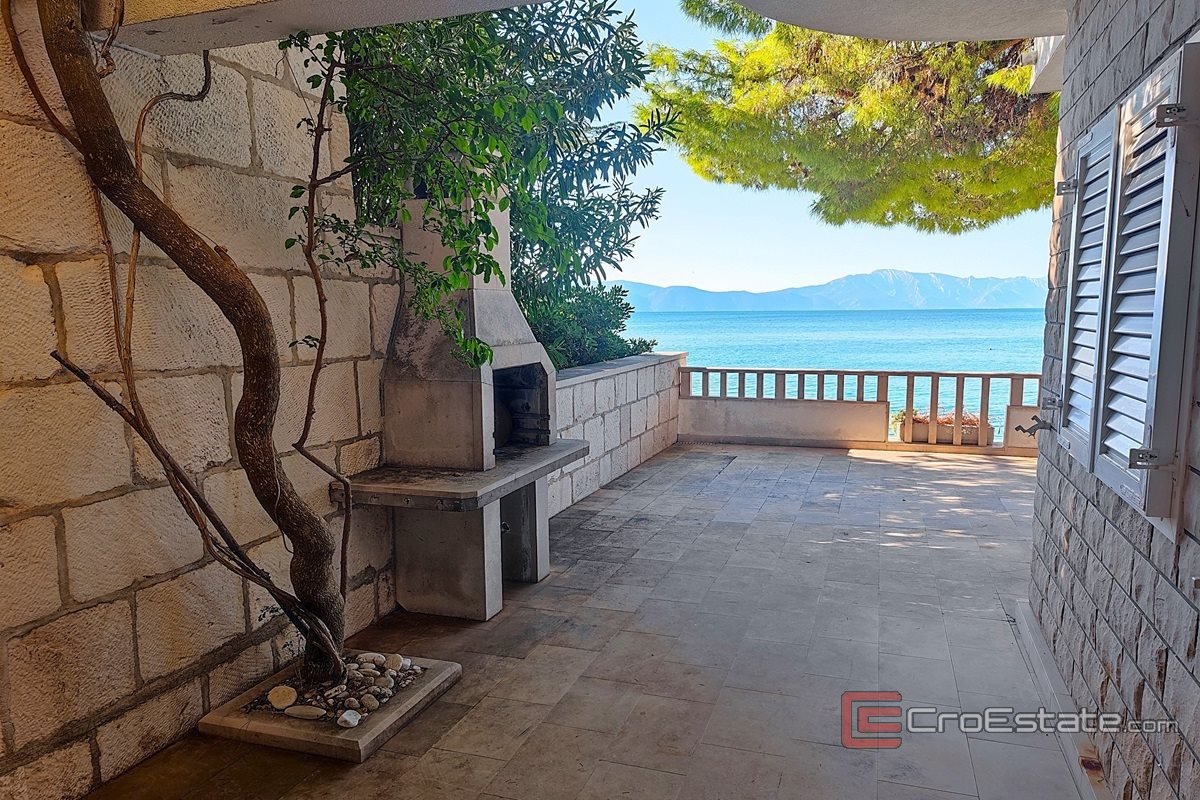 004 2021 394 Makarska House the first row to the sea sale 004 2021 394 Makarska House the first row to the sea sale