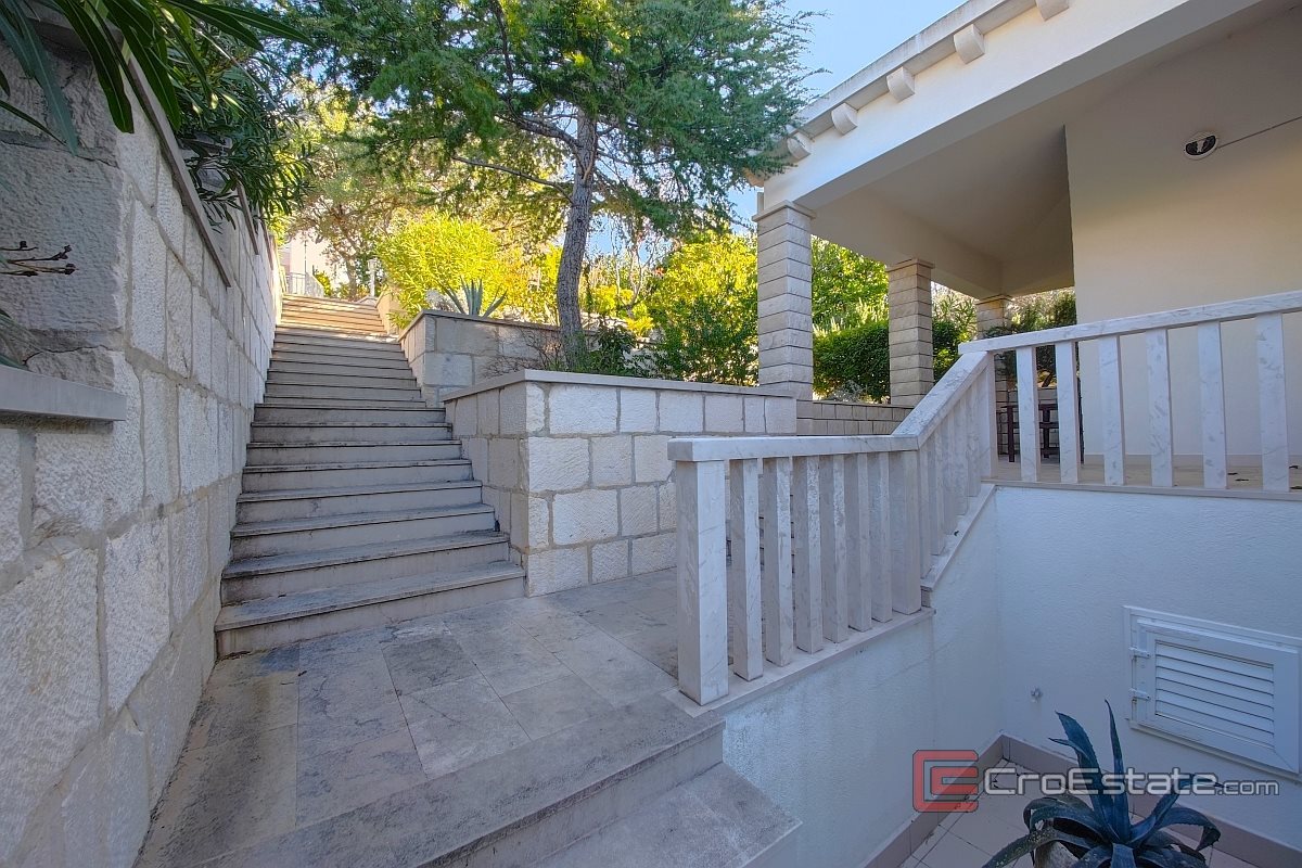 017 2021 394 Makarska House in the first row to the sea sale1 017 2021 394 Makarska House in the first row to the sea sale1