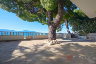 020 2021 394 Makarska House in the first row to the sea sale 020 2021 394 Makarska House in the first row to the sea sale