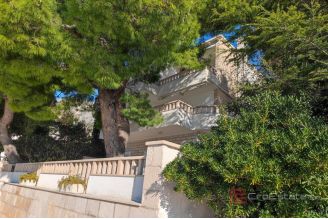 020 2021 394 Makarska House in the first row to the sea sale 020 2021 394 Makarska House in the first row to the sea sale