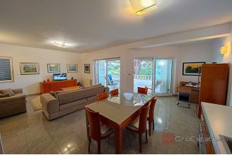 020 2021 394 Makarska House in the first row to the sea sale 020 2021 394 Makarska House in the first row to the sea sale