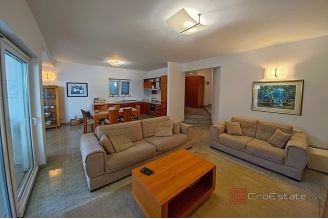 020 2021 394 Makarska House in the first row to the sea sale 020 2021 394 Makarska House in the first row to the sea sale