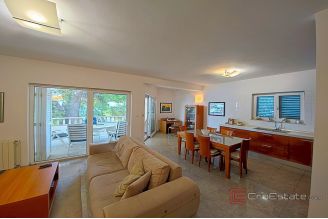 020 2021 394 Makarska House in the first row to the sea sale 020 2021 394 Makarska House in the first row to the sea sale