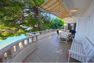 020 2021 394 Makarska House in the first row to the sea sale 020 2021 394 Makarska House in the first row to the sea sale
