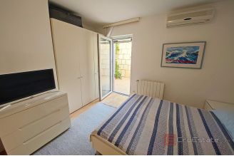 020 2021 394 Makarska House in the first row to the sea sale 020 2021 394 Makarska House in the first row to the sea sale