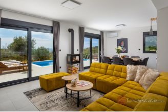020 2045 42 Split Area Villa with large yard and a sea view for sale