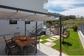 020 2045 42 Split Area Villa with large yard and a sea view for sale