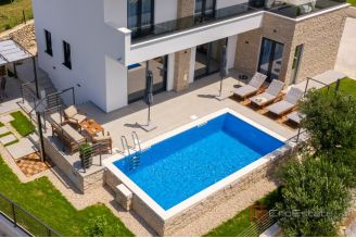 020 2045 42 Split Area Villa with large yard and a sea view for sale