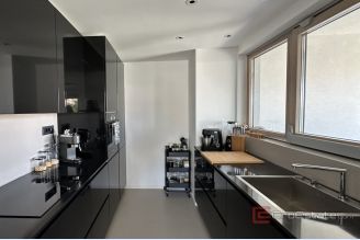 001 2045 44 Split Pazdigrad Two bedroom apartment with a sea view for rent