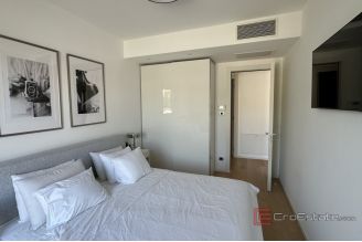 004 2045 44 Split Pazdigrad Two bedroom apartment with a sea view for rent