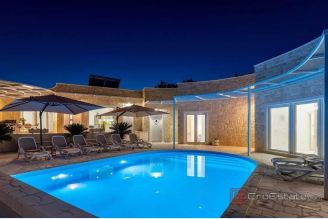 001 2044 34 Pasman Contemporary villa with pool and a sea view for sale