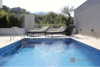 000 2046 34 Split area Beautiful villa near Split for rent