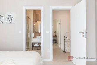 019 2046 34 Split area Beautiful villa near Split for rent