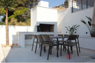 019 2046 34 Split area Beautiful villa near Split for rent