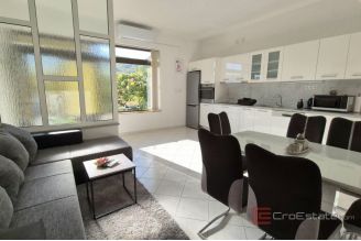 020 2047 31 Dalmatian hinterland Residential and commercial property for sale