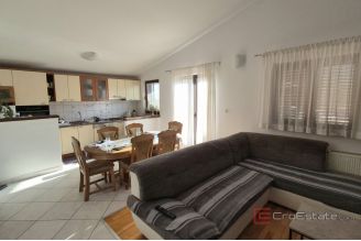 020 2047 31 Dalmatian hinterland Residential and commercial property for sale