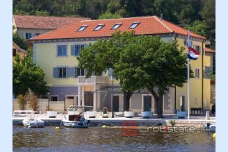 01 4186 30 Sibenik Hotel for sale by the sea