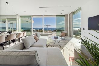 001 2043 89 Ugljan Spacious six bedroom villa in the luxurious resort for sale