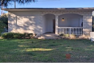 016 2031 157 Kastela Building land with three apartments for sale